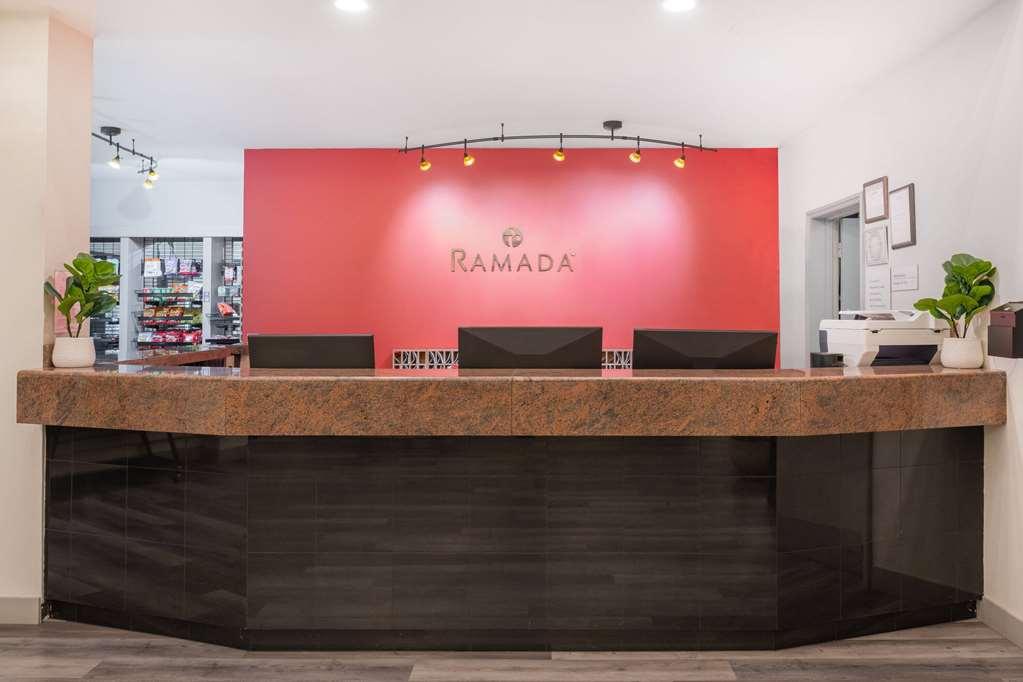 Ramada By Wyndham Bakersfield Hotel Interior photo