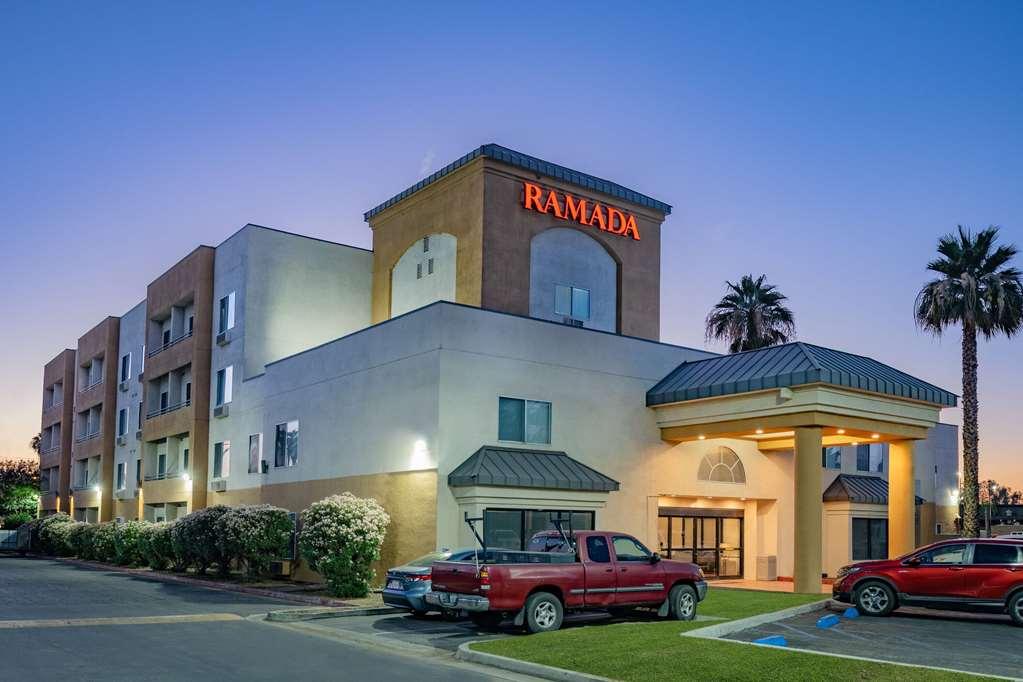 Ramada By Wyndham Bakersfield Hotel Exterior photo